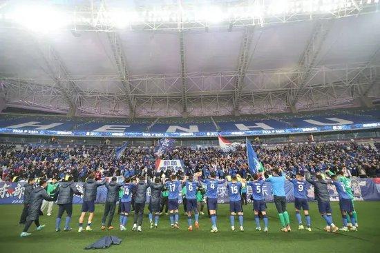 You are currently viewing 五国脚归队 谢鹏飞替马莱莱 申花后天出征备战泰山